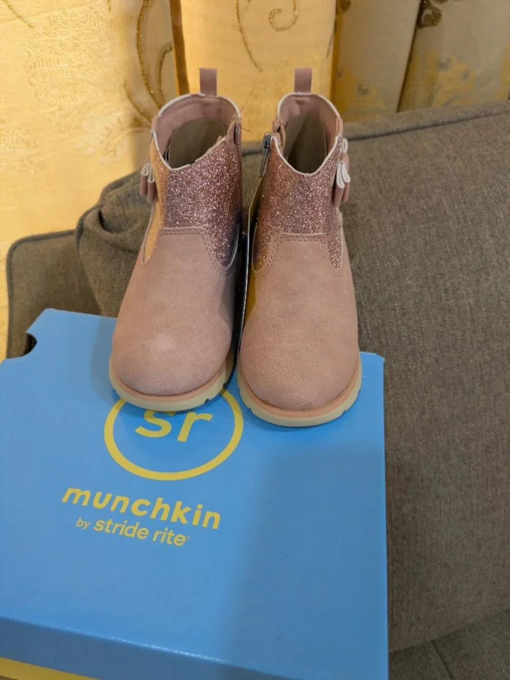 Munchkin by Stride Rite Little Girl avalon blush Sneakers Size 9M New in Box